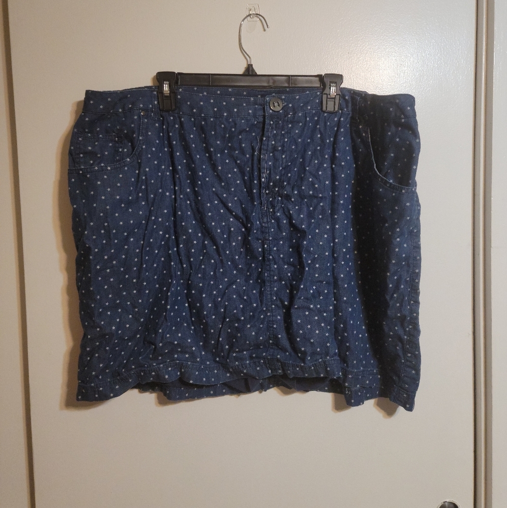 Jean skirt with star pattern